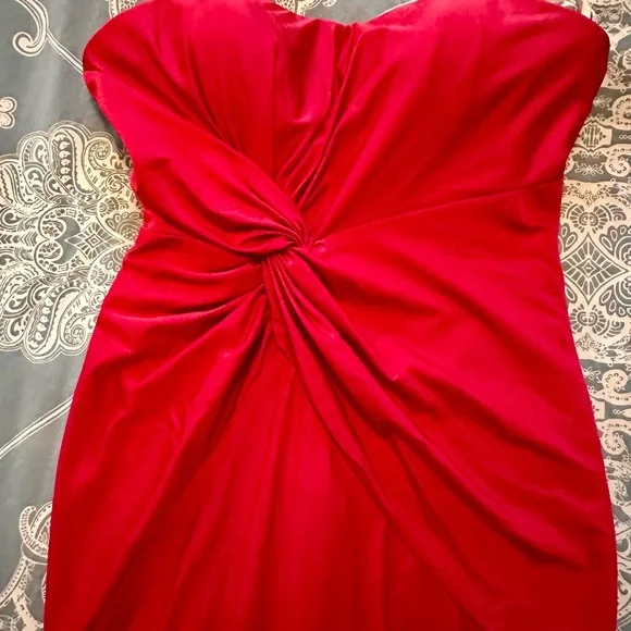 Faviana Knot Front Gown-Elegant Red Strapless Evening Gown ( great condition) - Picture 8 of 13